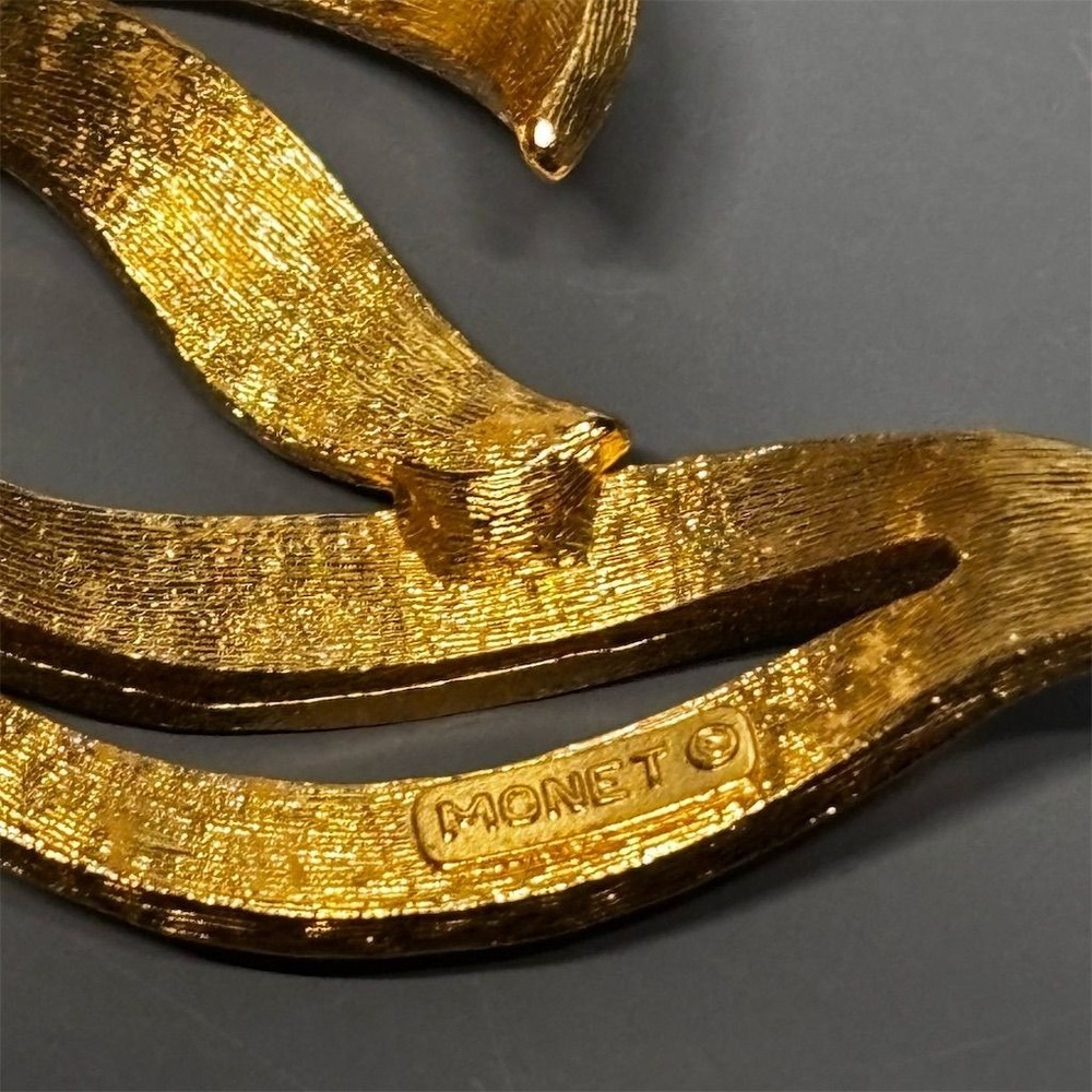 Monet Brooch Gold‎ Tone Ribbon Bow Textured Signed Vintage Elegant Costume - Picture 5 of 9